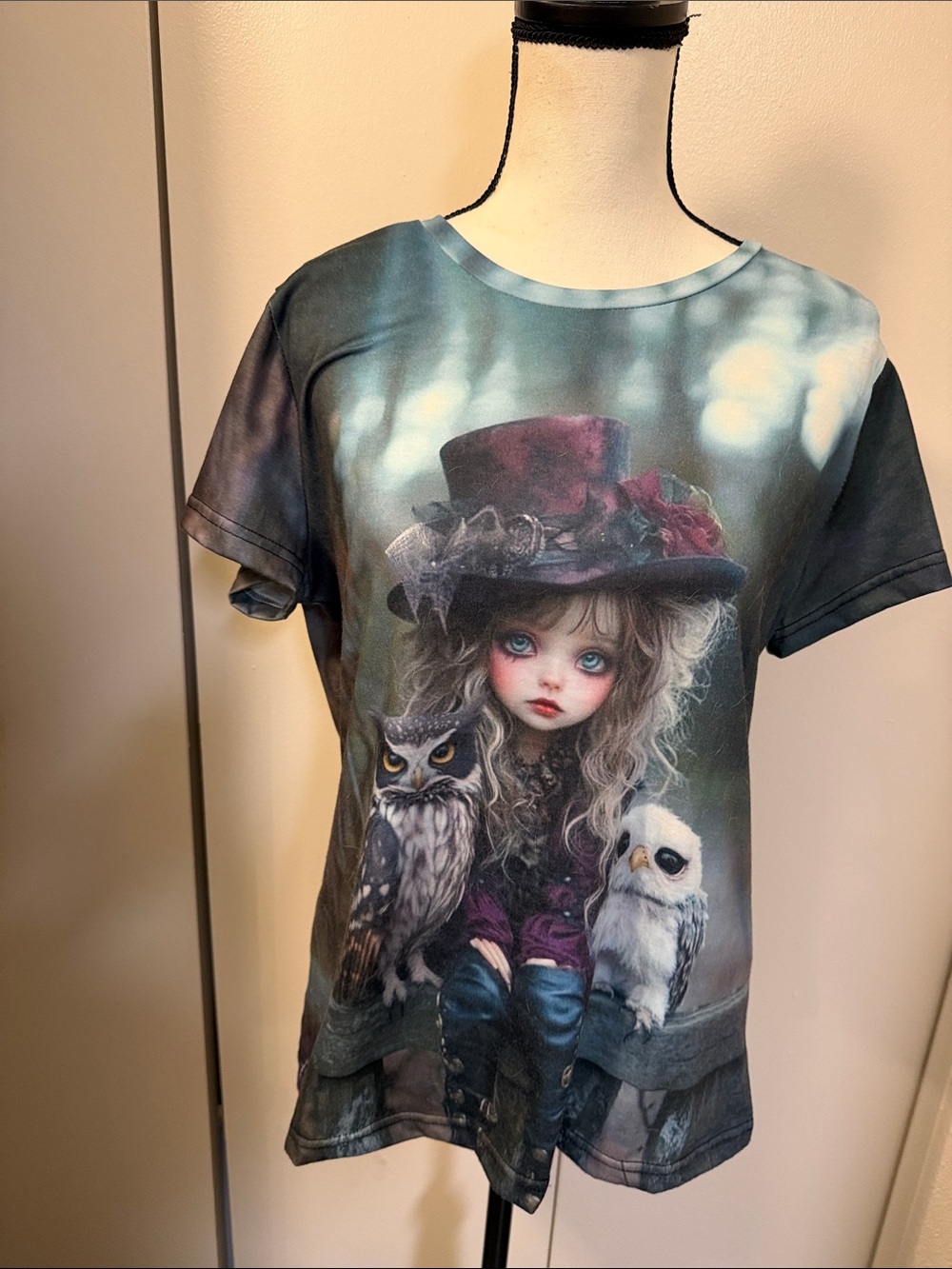 Women's Short Sleeve Graphic Tee with Owl Illustration - Teal
